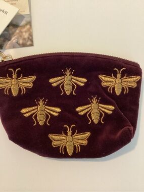 Elizabeth Scarlett Honey Bee Plum Velvet Coin Purse NWT